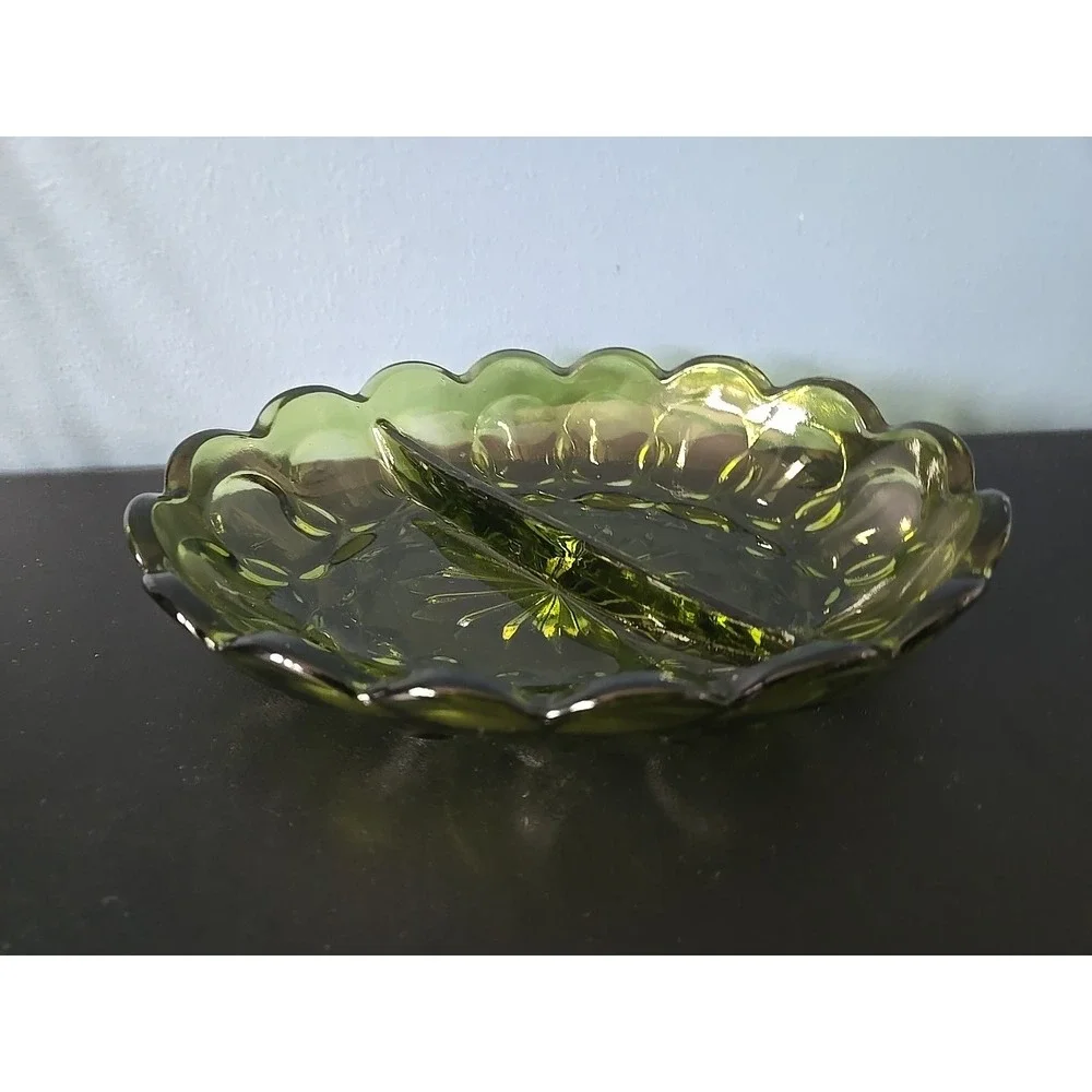 VINTAGE‎ ANCHOR HOCKING FAIRFIELD GREEN GLASS DIVIDED CANDY DISH.